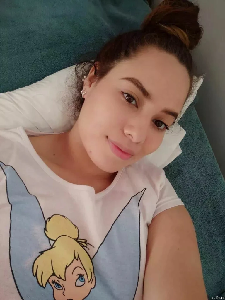 Claudia Profile image 3