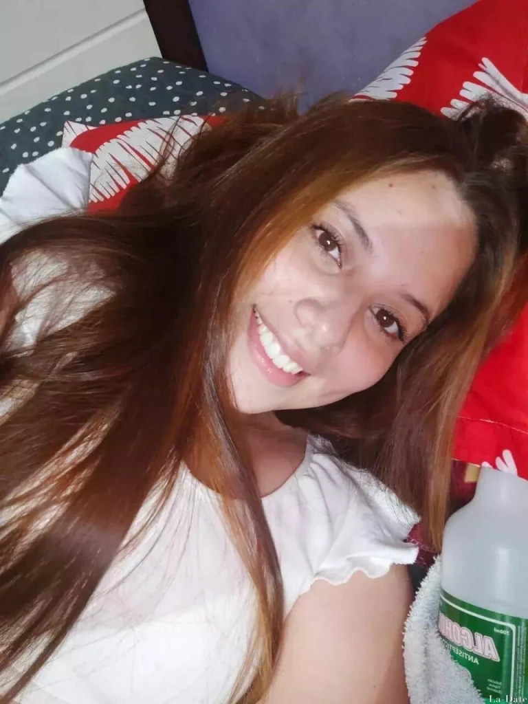 Claudia Profile image 4