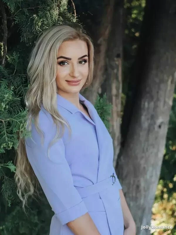 Elena Profile image 2