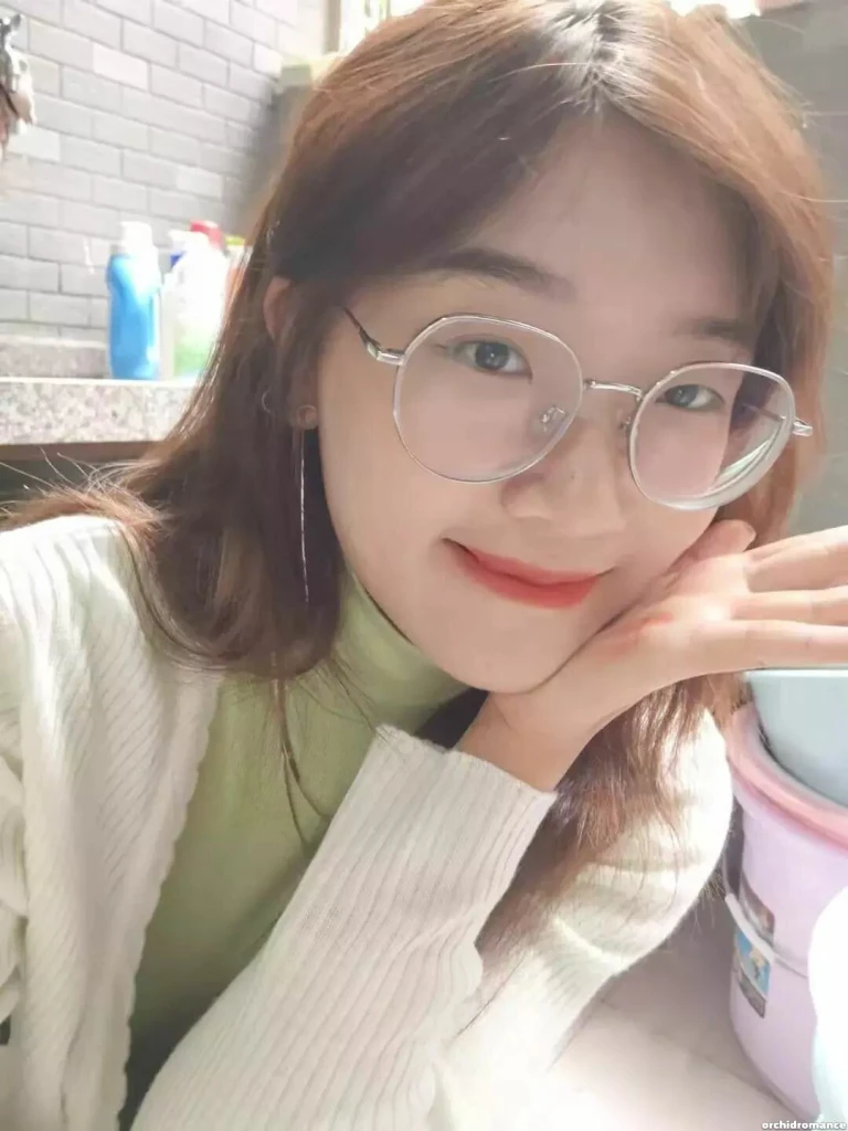 Zhou Profile image 4