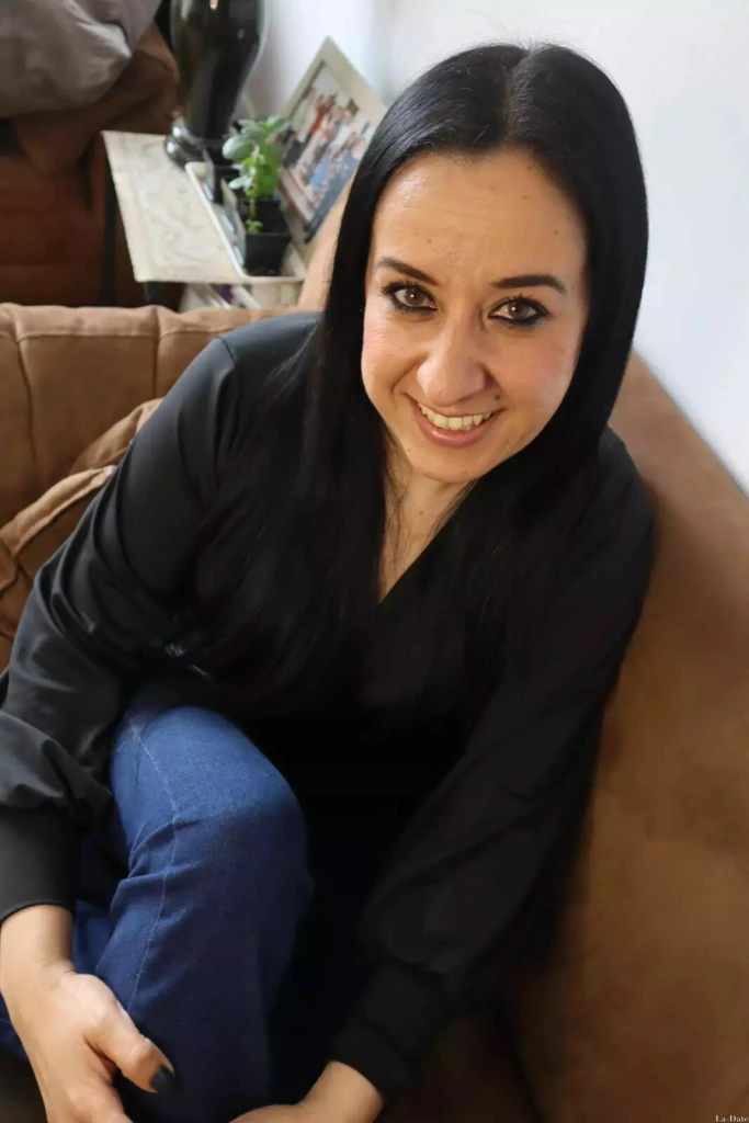 Veronica Profile image 1