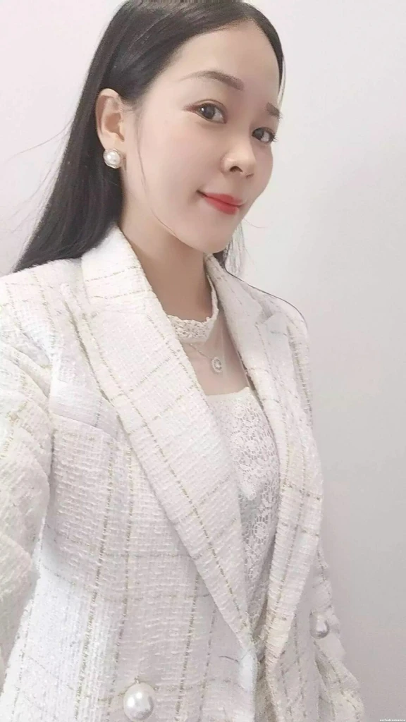 Mengmeng Profile image 4