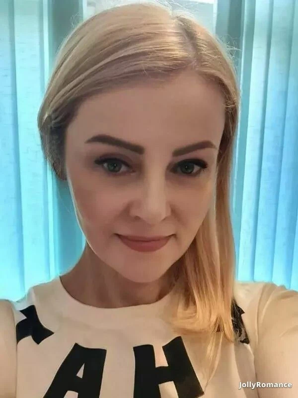 Anna Profile image 2