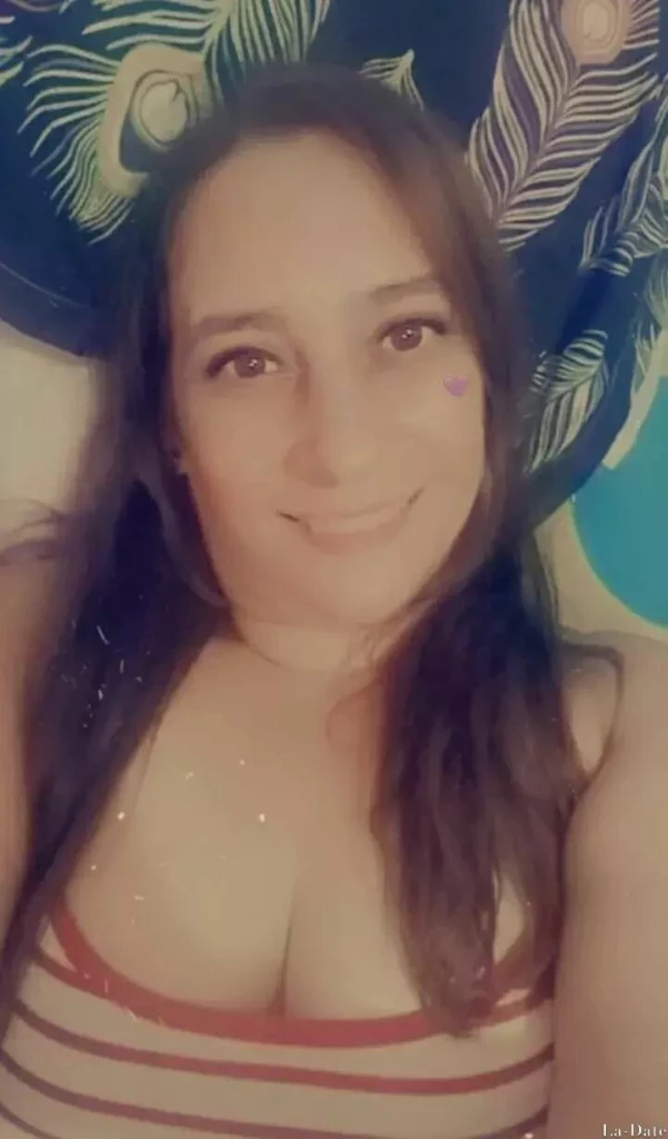 Paola Profile image 4