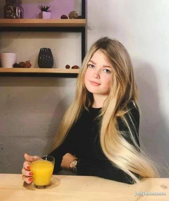 Elena Profile image 5