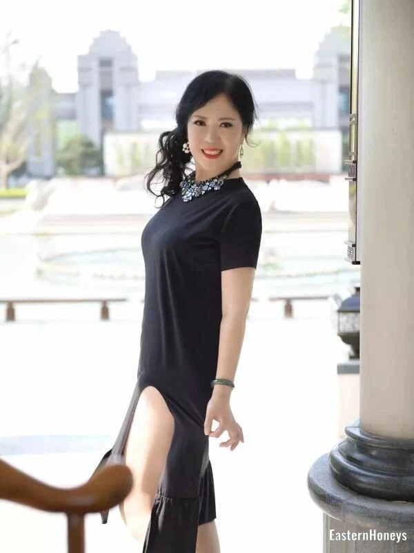 Yan Shuang Profile image 2