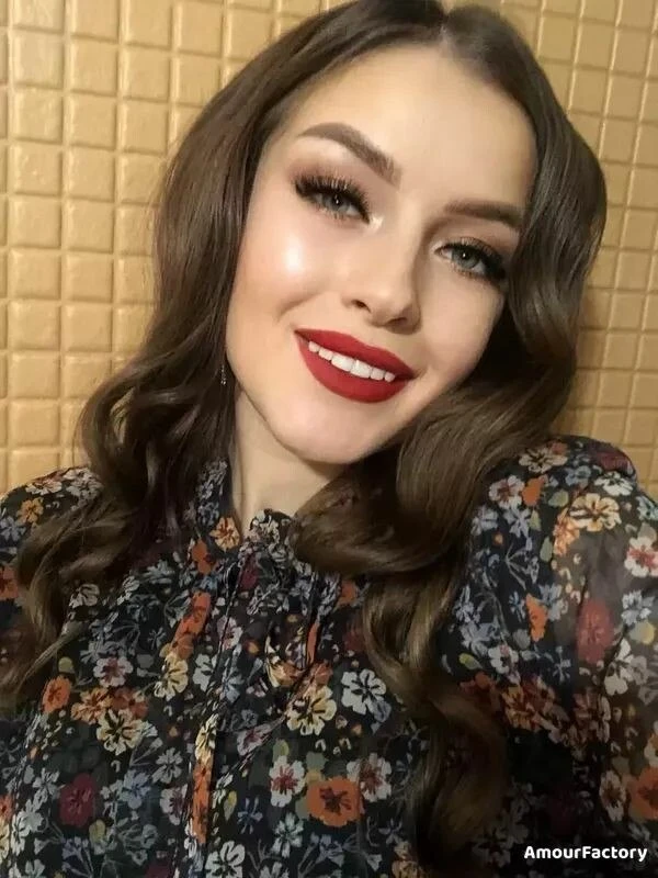 Karyna Profile image 1