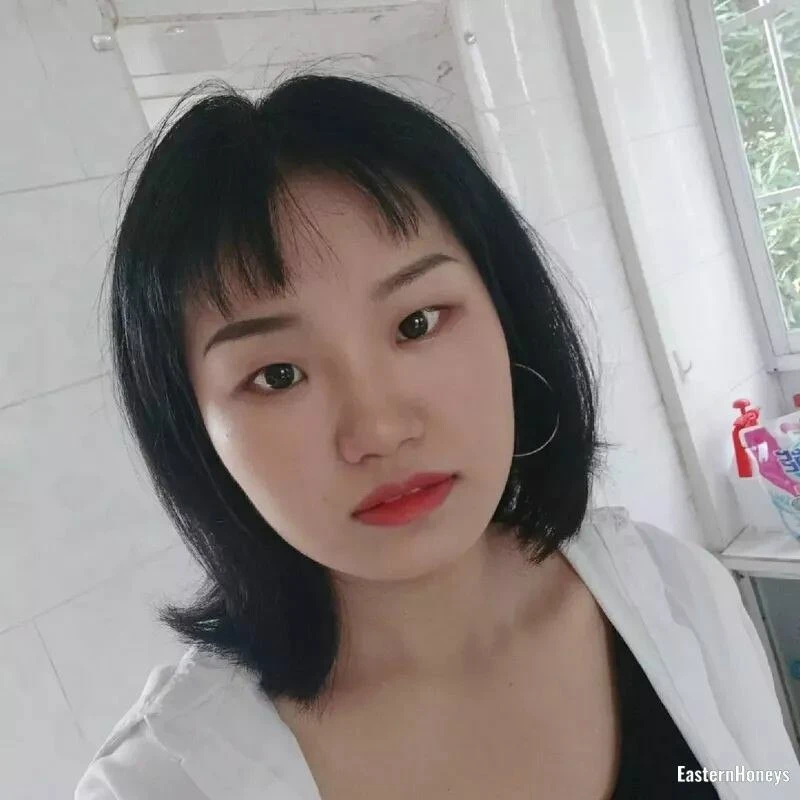 Mengqin Profile image 2