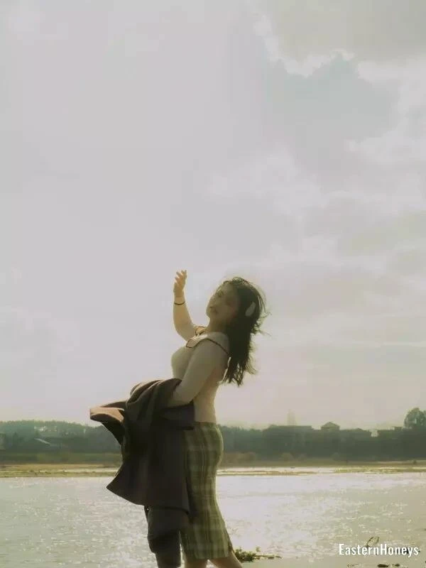 Mengqin Profile image 5