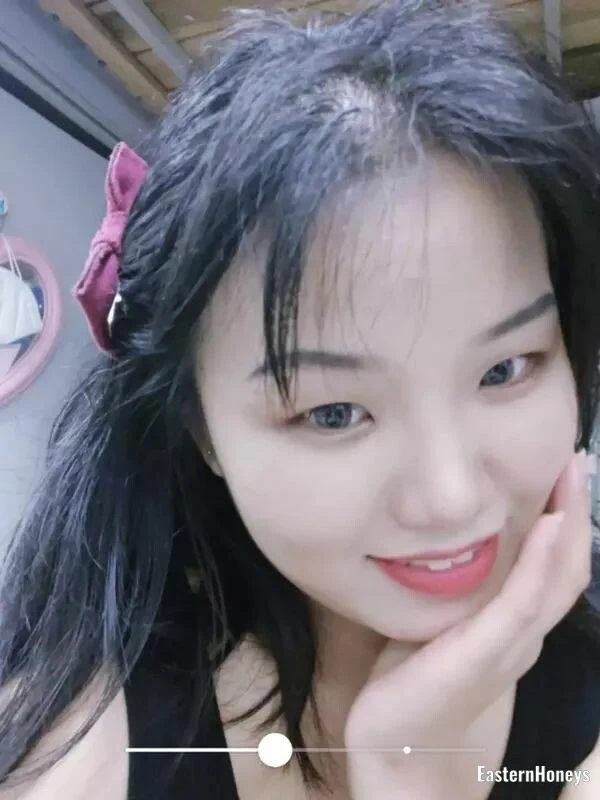Mengqin Profile image 4