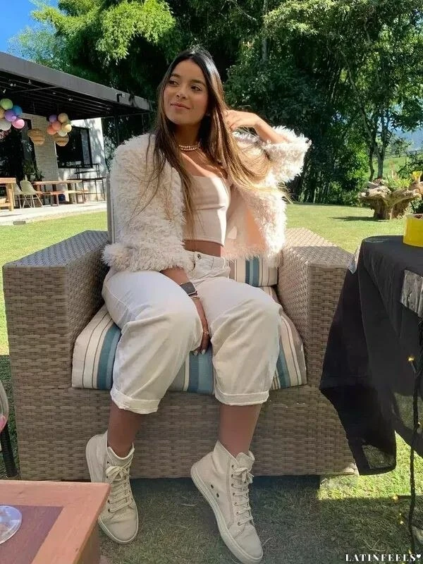 Fernanda Profile image 3